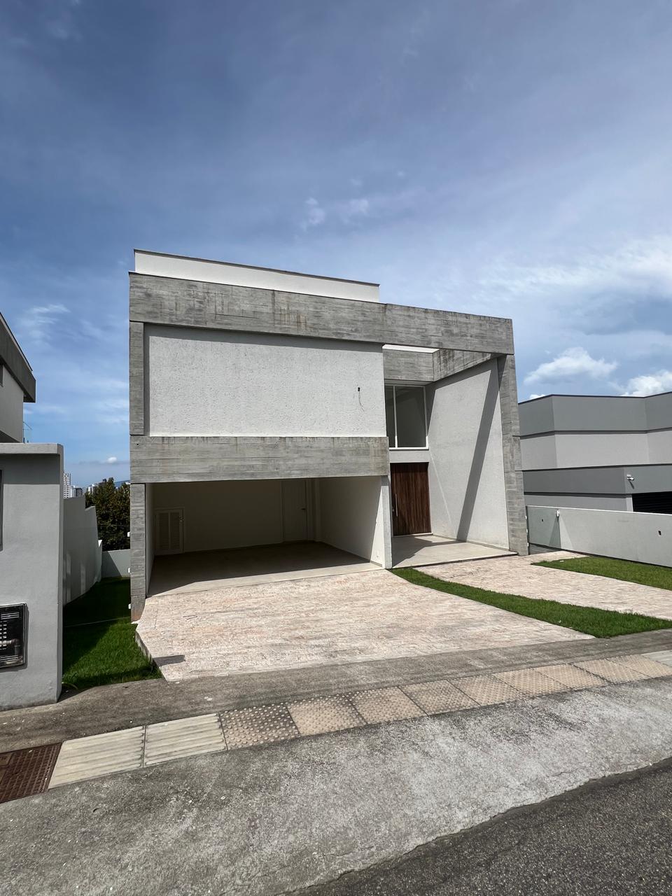 CASA 3 SUÍTES - PEDRA BRANCA - PALHOÇA