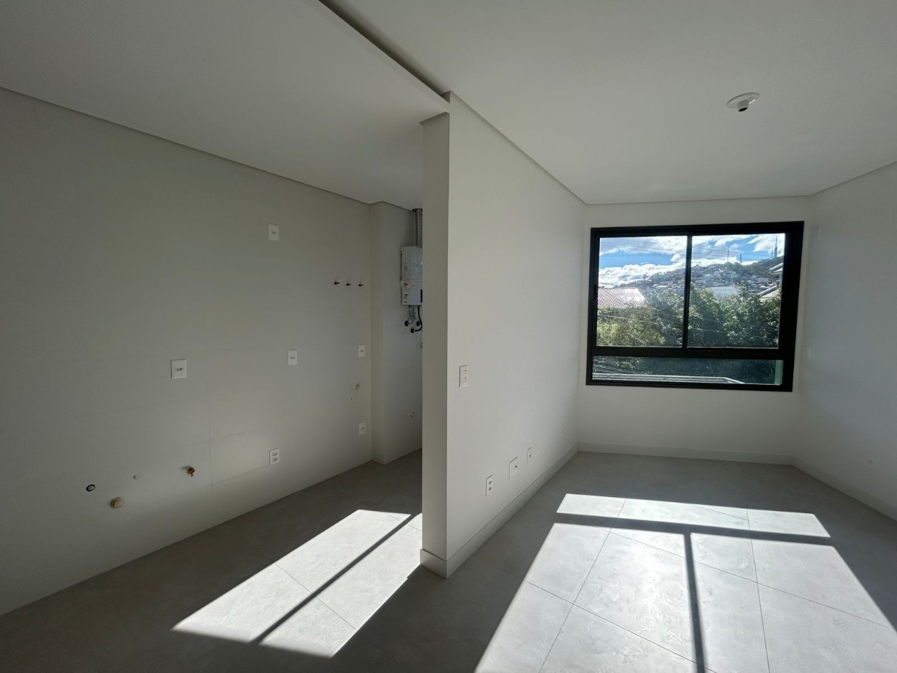 APARTAMENTO 2 DORMITÓRIOS SENDO UMA SUÍTE - CARVOEIRA - FLORIANÓPOLIS