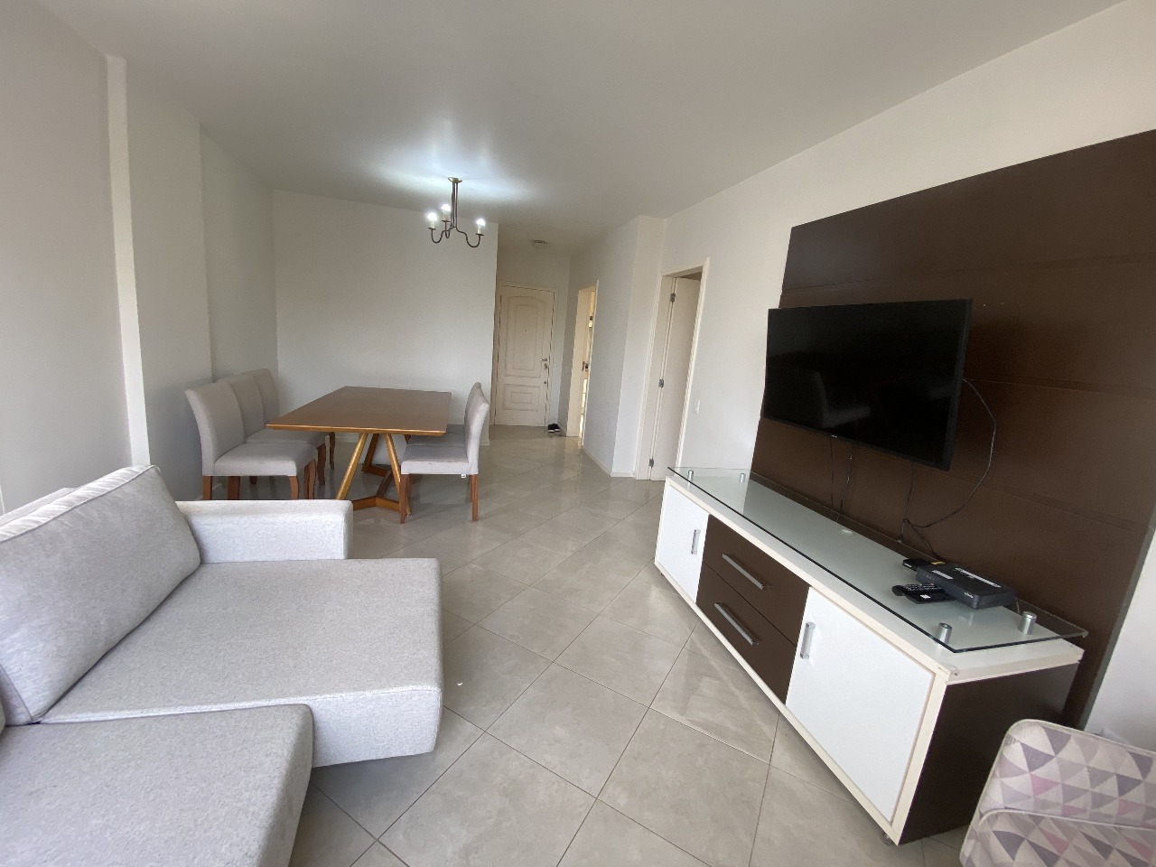 APARTAMENTO 3 DORMITÓRIOS SENDO 1 SUÍTE COM DEPENDÊNCIA - CENTRO - FLORIANÓPOLIS