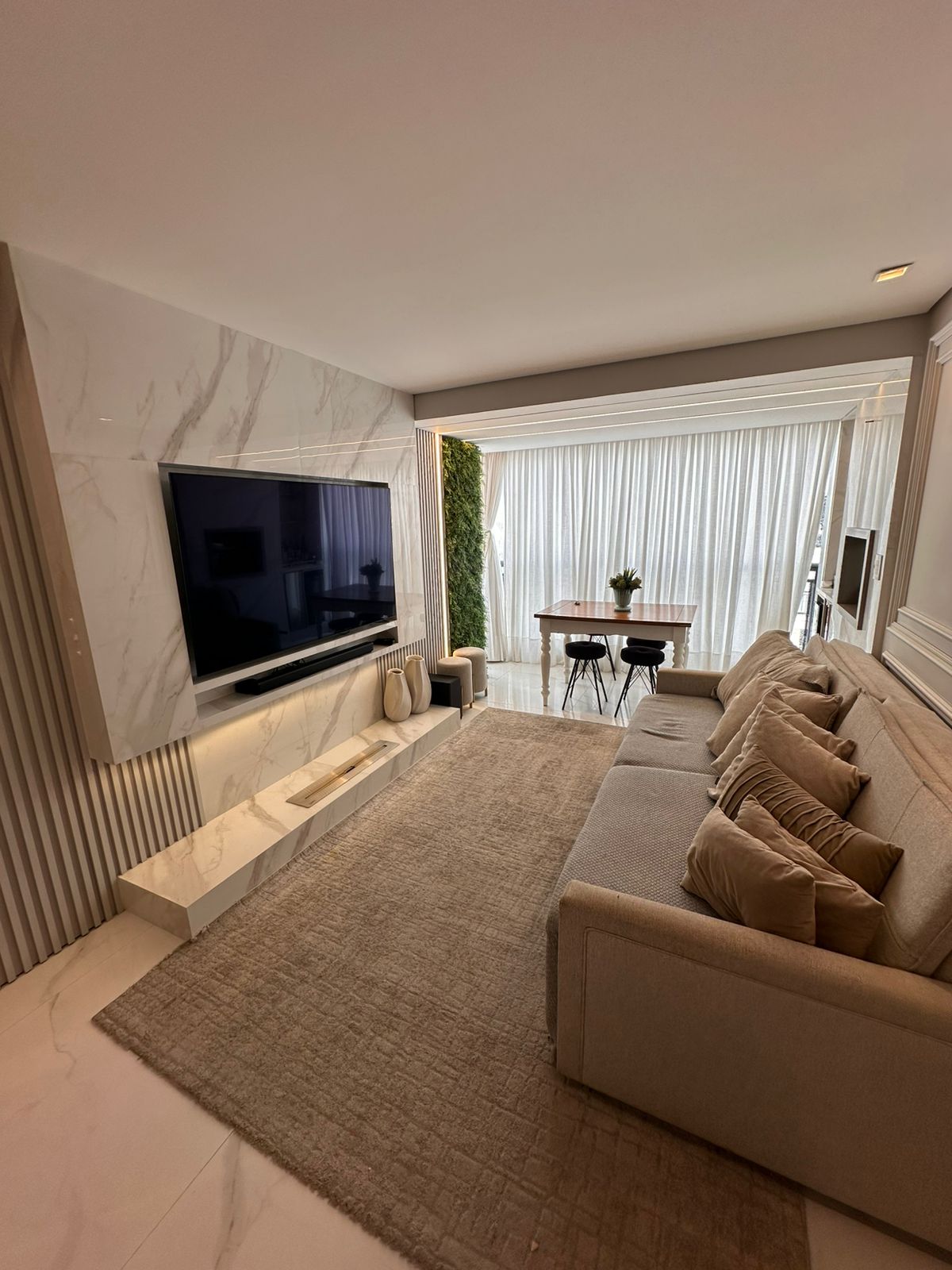 APARTAMENTO 3 DORMITÓRIOS - ABRAÃO - FLORIANÓPOLIS