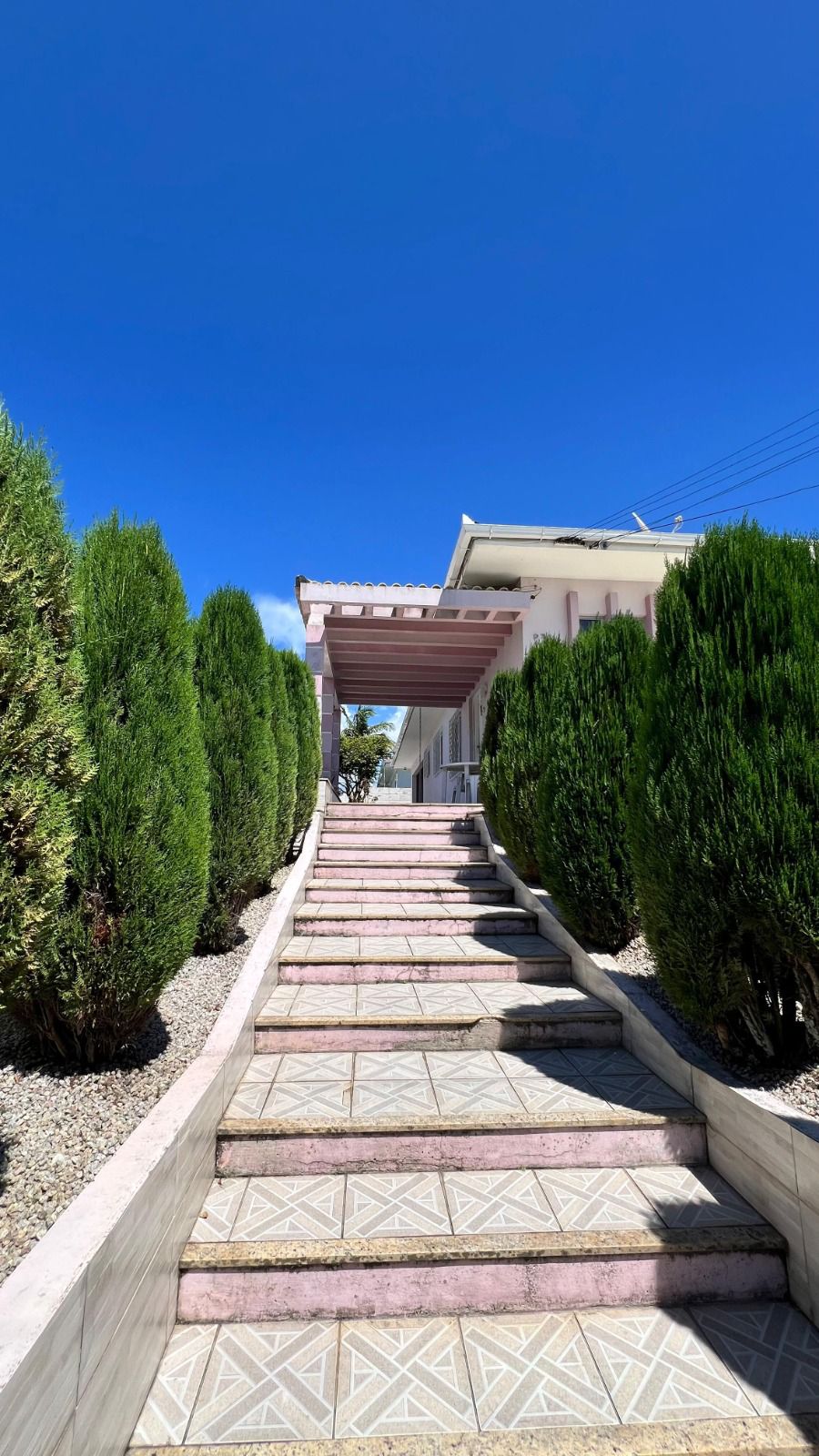 CASA COM 3 QUARTOS SENDO 1 SUíTE - FLOR DE NÁPOLIS - SÃO JOSÉ