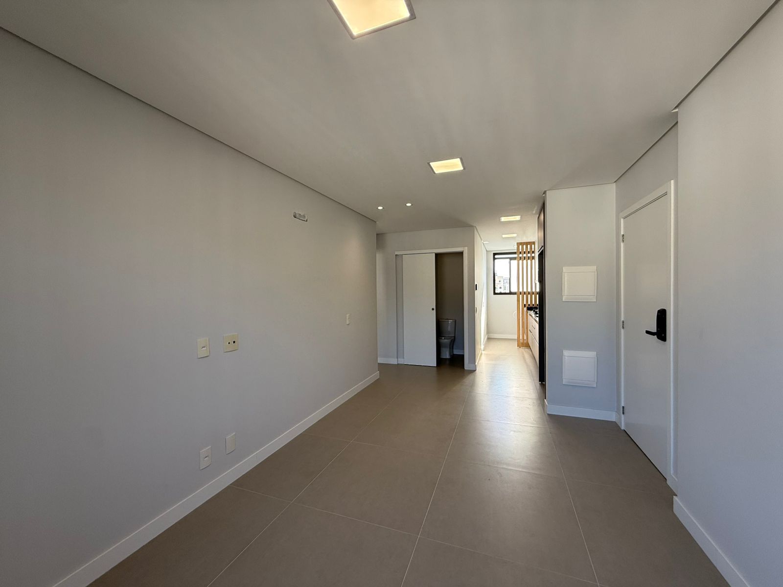 APARTAMENTO DUAS SUÍTES - 2 VAGAS COBERTAS - CENTRO - FLORIANÓPOLIS