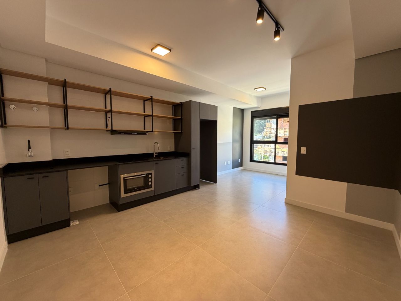 STUDIO SEMI MOBILIADO - CENTRO - FLORIANÓPOLIS — foto 1