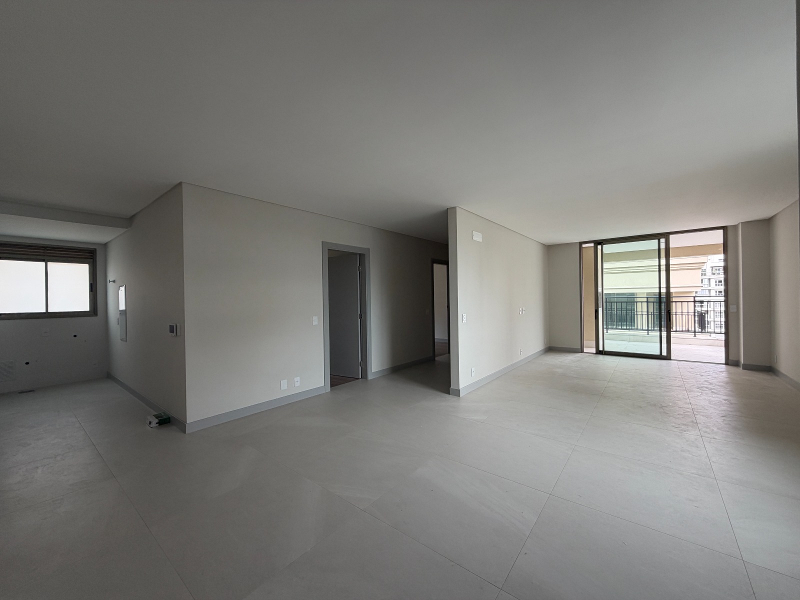 APARTAMENTO 3 SUÍTES - CENTRO - FLORIANÓPOLIS