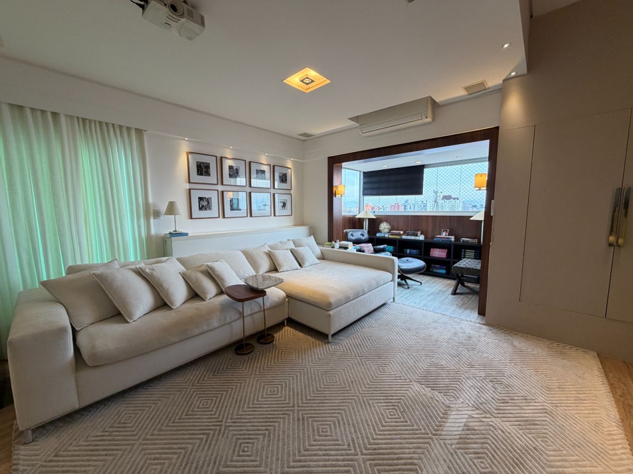 APARTAMENTO COBERTURA 2 DORMITÓRIOS - CENTRO - FLORIANÓPOLIS — foto 1