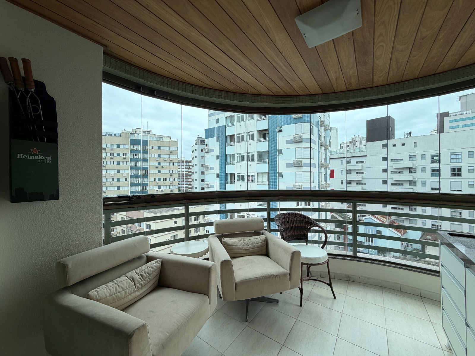 APARTAMENTO 3 SUÍTES - CENTRO - FLORIANÓPOLIS